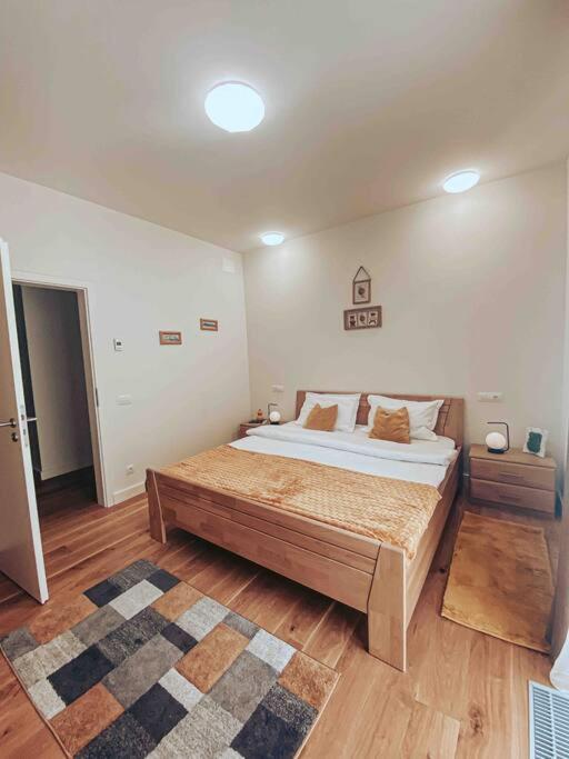 Apartamento 8Ight Braşov Exterior foto